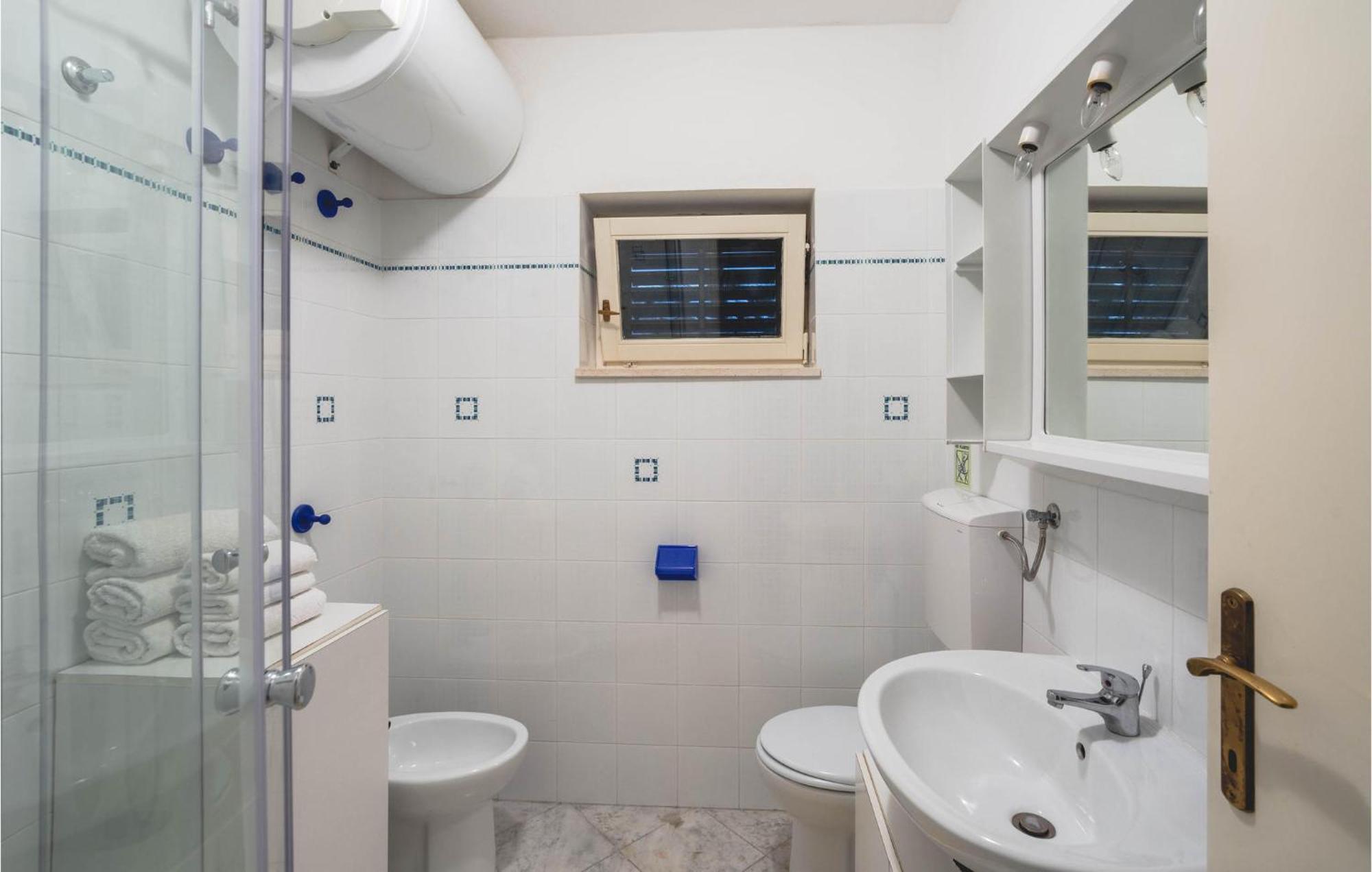 Cozy Home In Postira With Kitchen Buitenkant foto